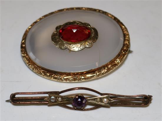 Gold framed oval red paste and onyx brooch and an amethyst & pearl bar brooch